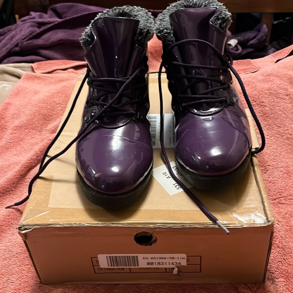 Woman Tina Boot Purple Patent size 11 wide string up
